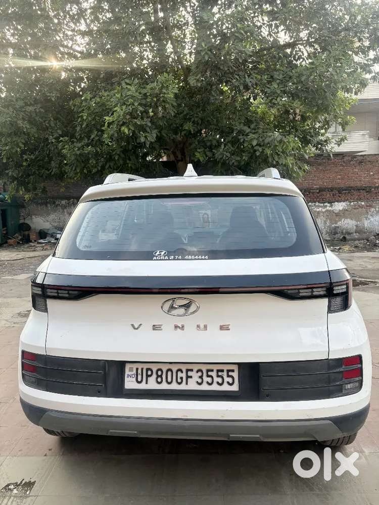 Hyundai Venue 2022 Petrol 22000 Km Driven