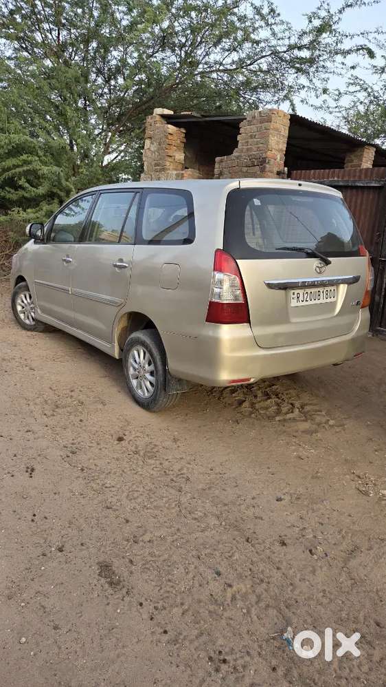 Toyota Innova 2012