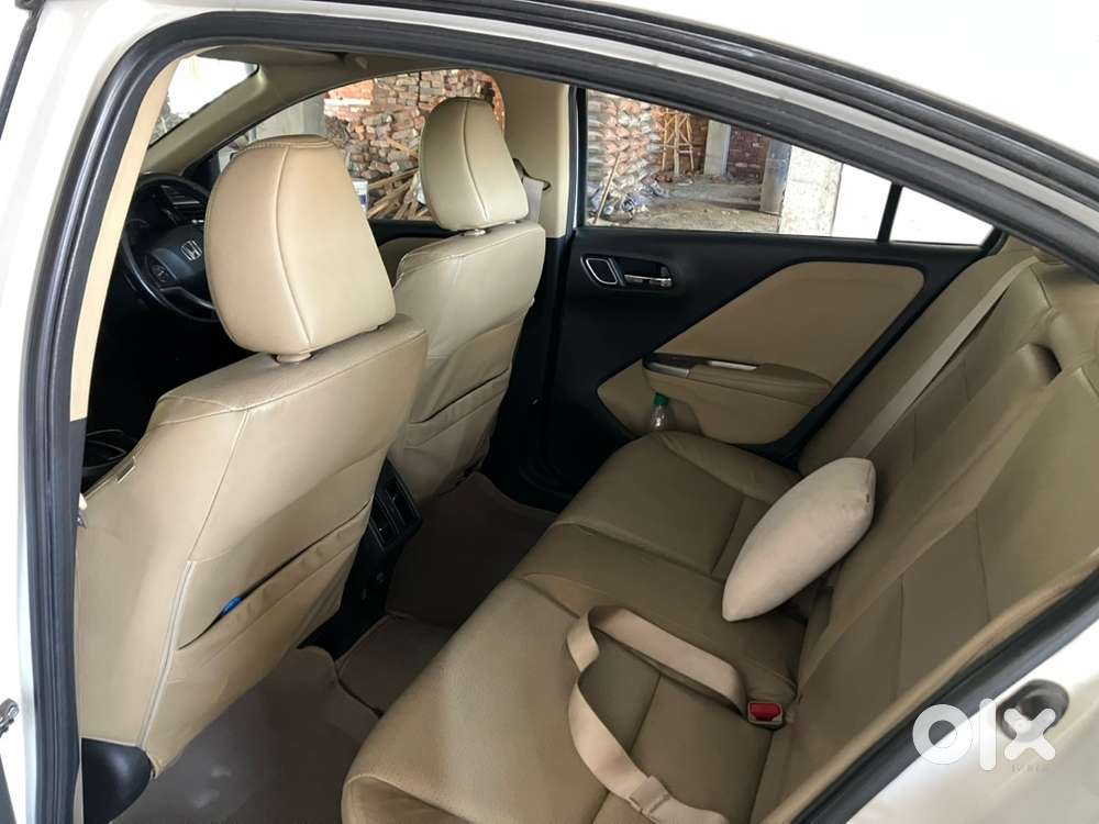 Scretch Less ,dent Less 1st Owner ,no Loan .demand 8,25,000