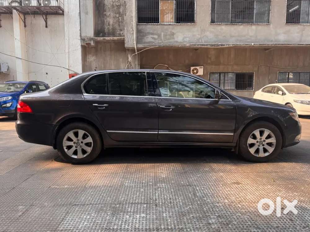 Skoda Superb 2011 Diesel 77000 Km Driven