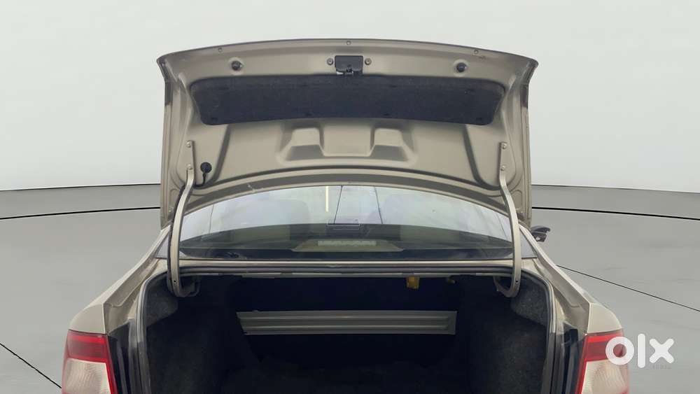 Skoda Rapid 1.6 Mpi Mt Elegance Plus, 2015, Petrol