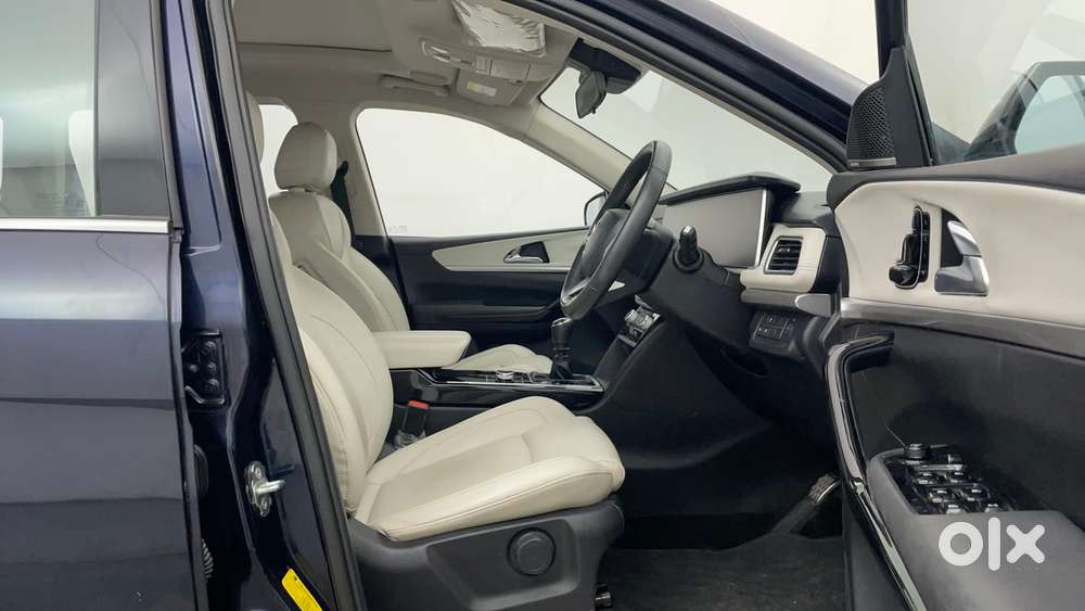 Mahindra Xuv700 2.2 Ax 7 Diesel Mt Luxury Pack Str, 2022, Diesel