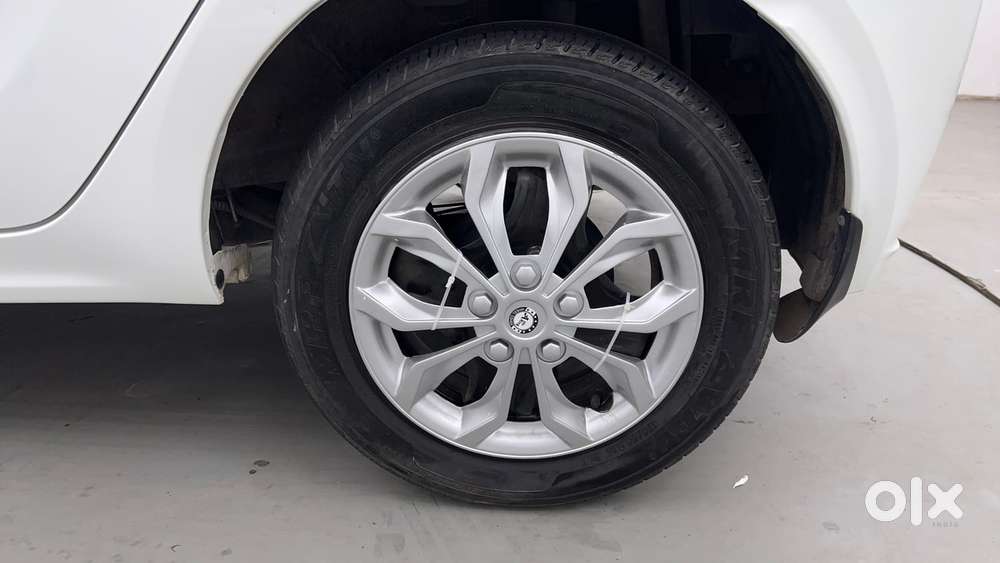 Tata Tiago 1.2 Revotron Xt Option, 2025, Petrol