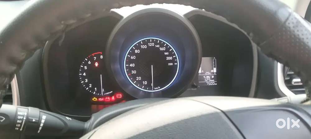 Hyundai Venue 2021 Petrol 7500 Km Driven