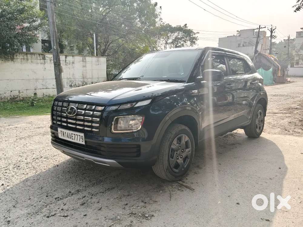 Hyundai Venue 2023 Petrol 33000 Km Driven Single Owner
