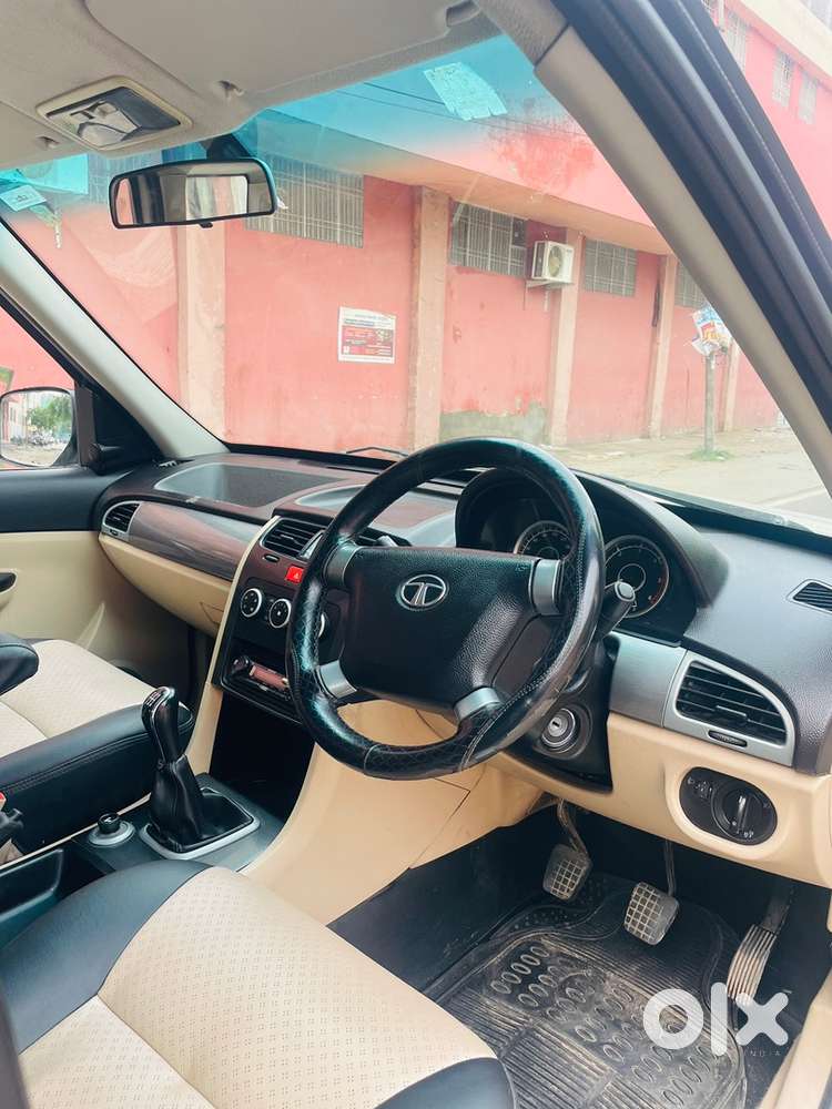 Tata Safari Storme 2015