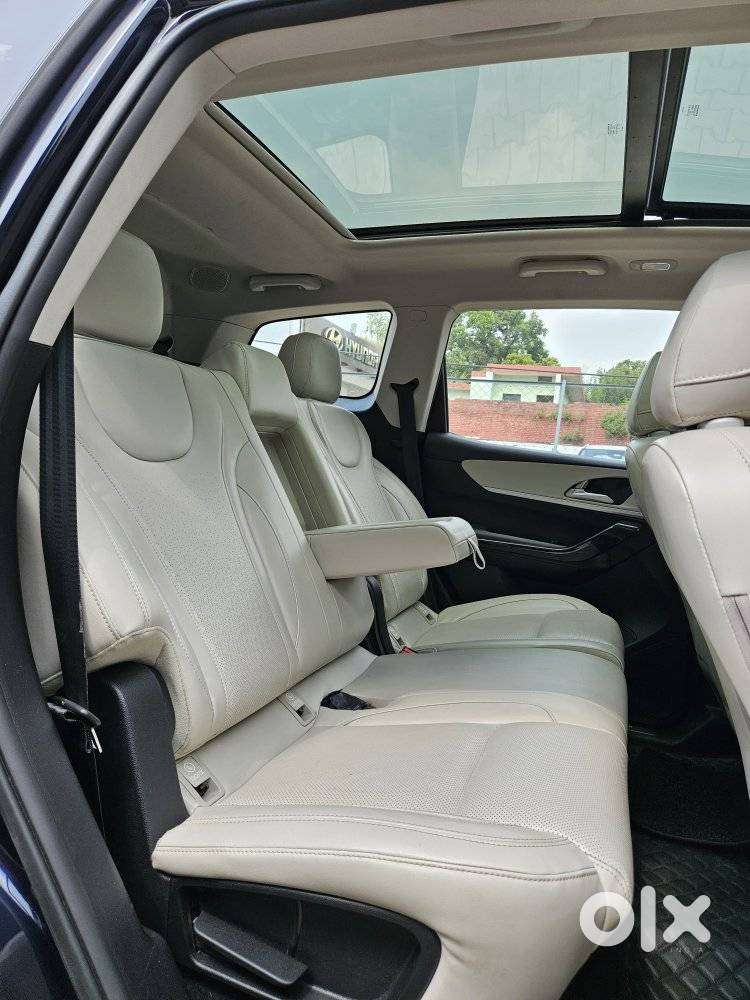 Mahindra Xuv700 2.0 Ax 7 Petrol At Luxury Pack Str, 2023, Petrol