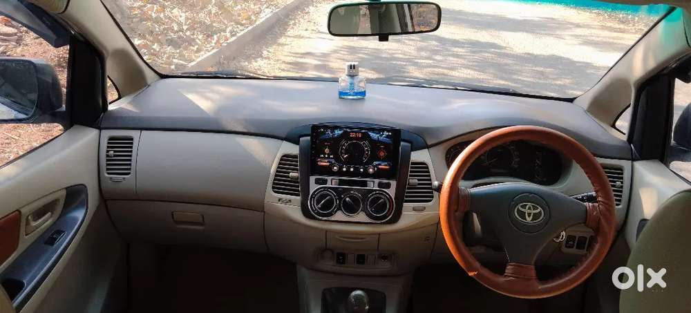 Toyota Innova 2011