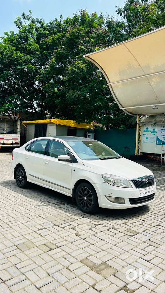 Skoda Rapid Elegance 2016 Petrol
