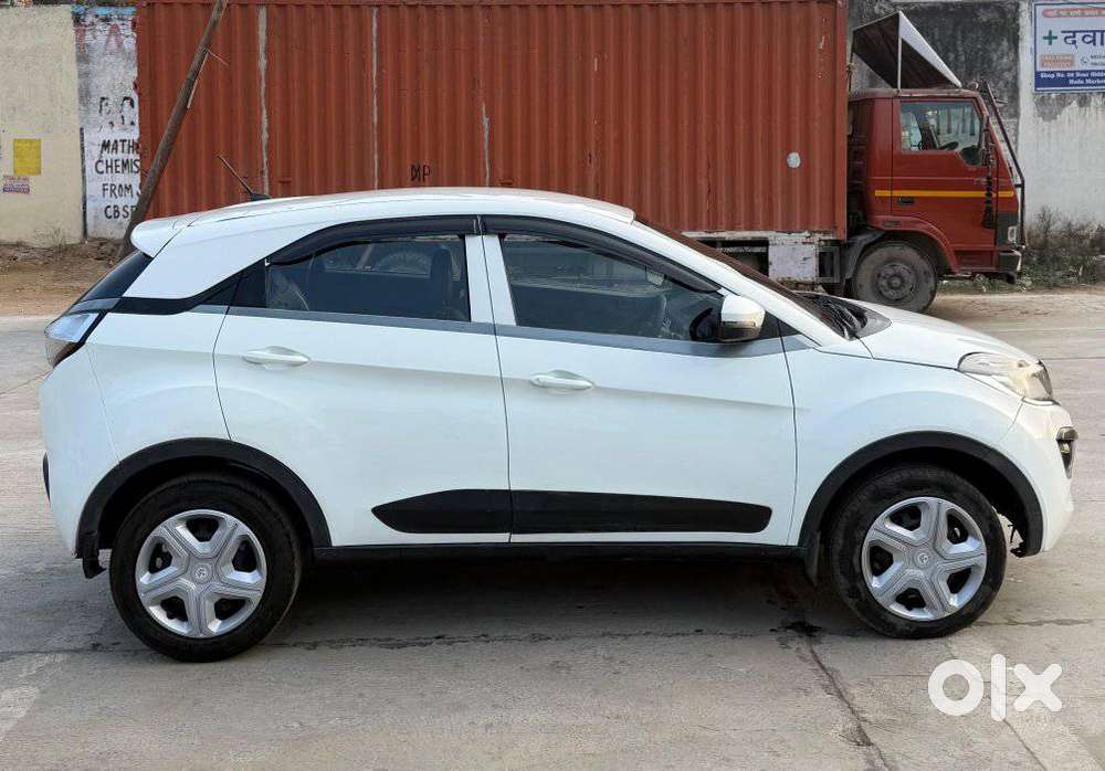 Tata Nexon 1.5 Revotorq Xm (s), 2018, Diesel