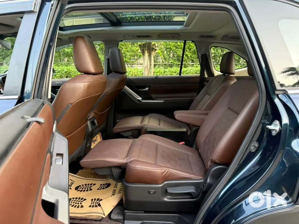 Toyota Innova Hycross 2.0 Zx (o) Hybrid 7 Str, 2023, Petrol