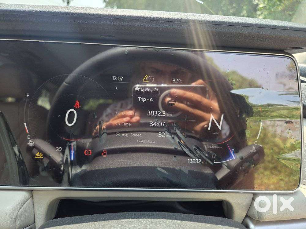 Mahindra Xuv700 2.2 Ax 7 Diesel Mt Luxury Pack Str, 2025, Diesel