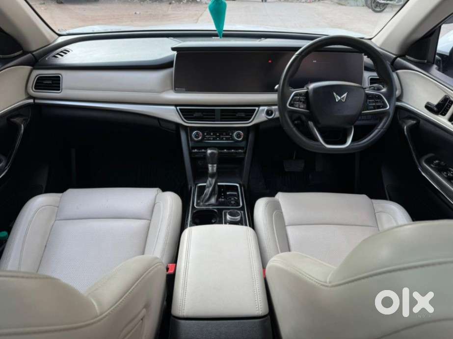Mahindra Xuv700 2.2 Ax 7 Diesel At Luxury Pack Str Awd, 2022, Diesel