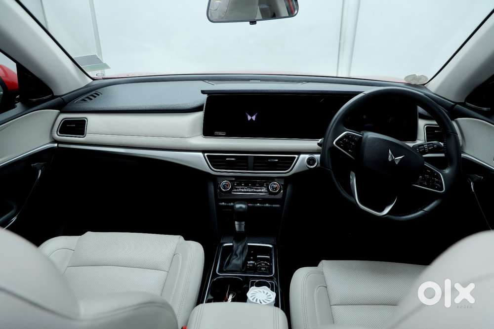 Mahindra Xuv700 2.0 Ax 7 Petrol At Luxury Pack Str, 2022, Petrol