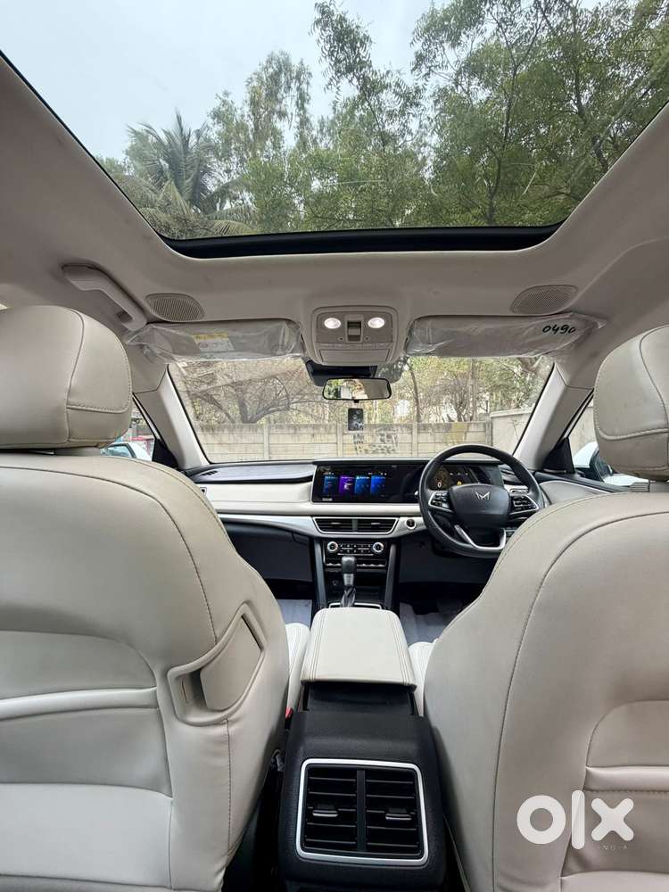 Mahindra Xuv700 2.2 Ax 7 Diesel At Luxury Pack Str Awd, 2022, Diesel