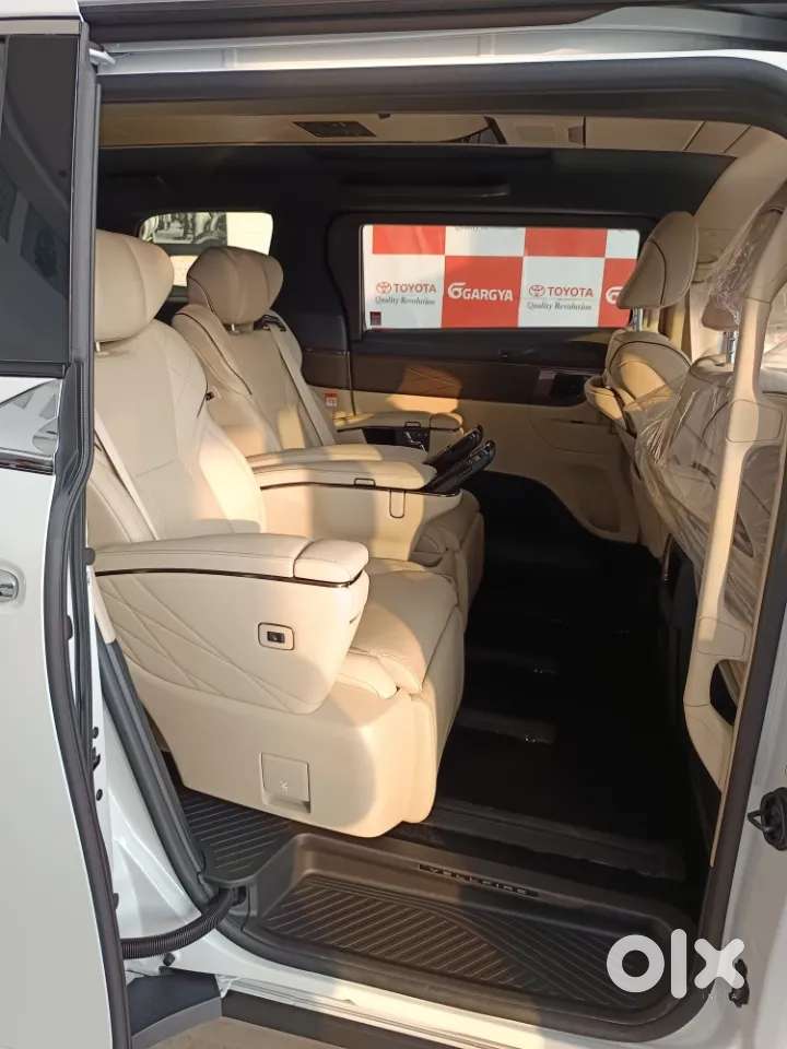 Toyota Vellfire Vip &ndash; Executive Lounge, 2026, Petrol