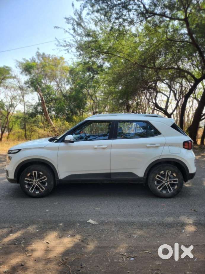 Hyundai Venue Sx Mt, 2023, Petrol