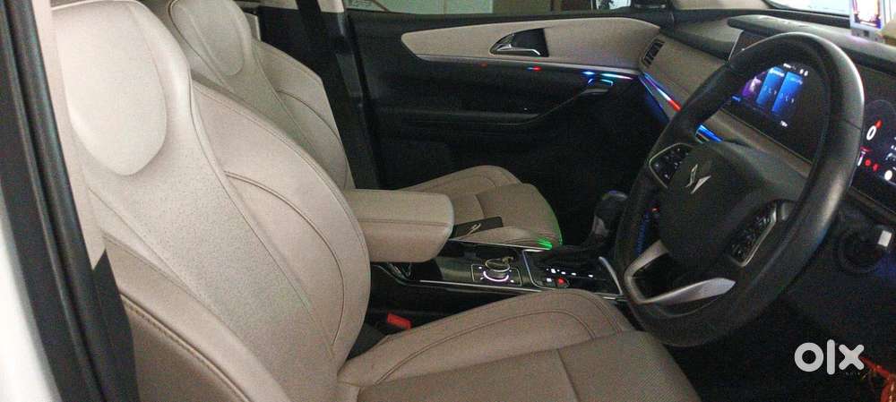 Mahindra Xuv700 Ax7l 6 Str At, 2023, Diesel