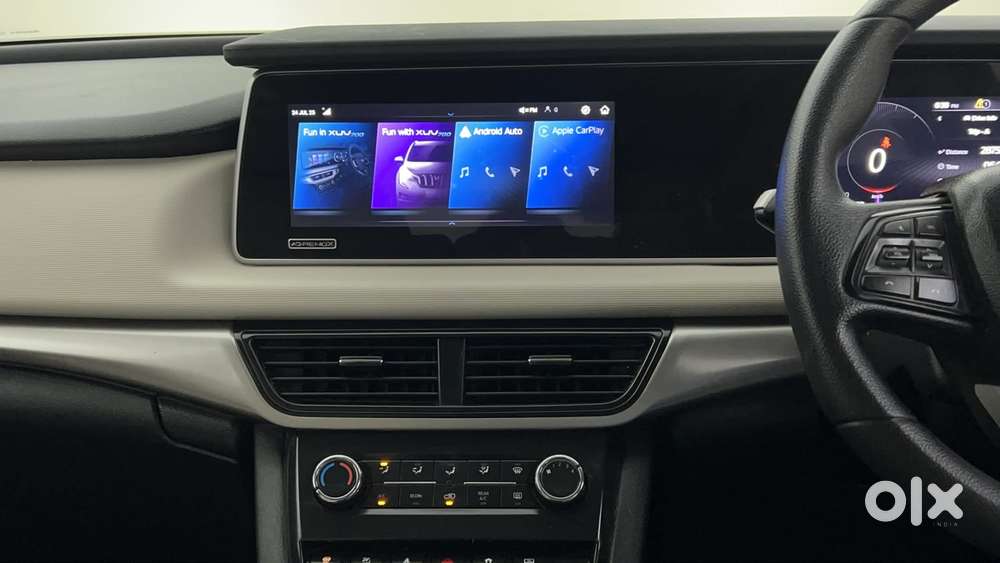 Mahindra Xuv700 2.0 Ax 5 Petrol Mt 7 Str, 2022, Petrol