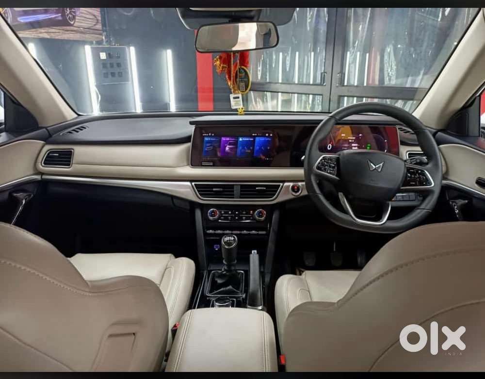 Mahindra Xuv700 Ax7 Petrol Mt (2022) - 20,000 Km