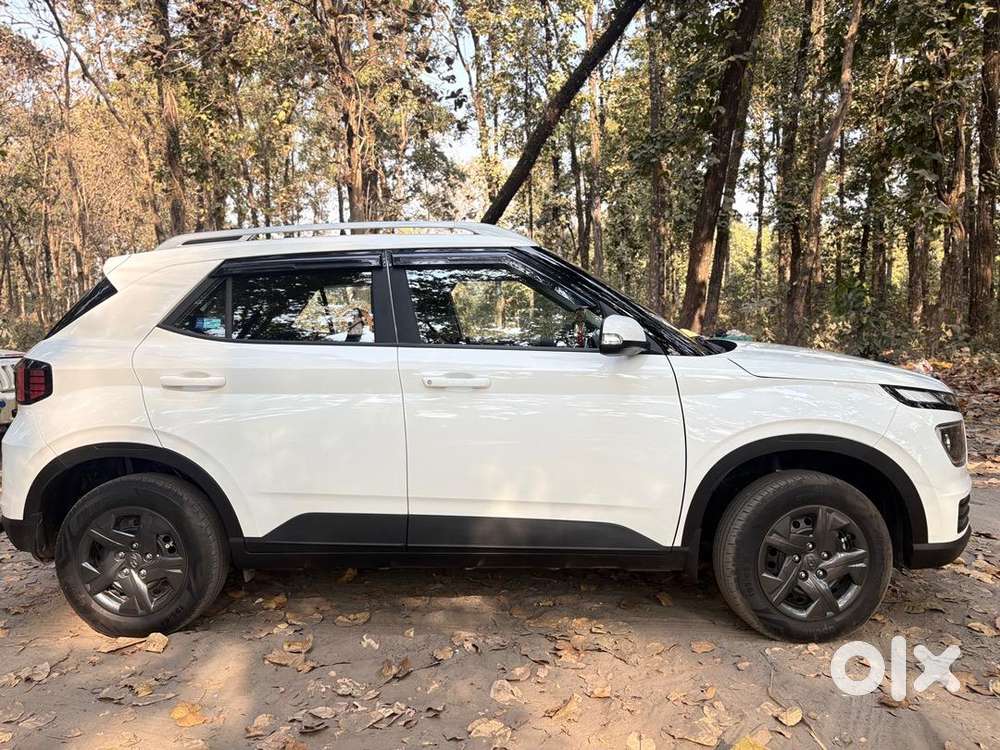 Hyundai Venue 2026 Petrol 4500 Km Driven