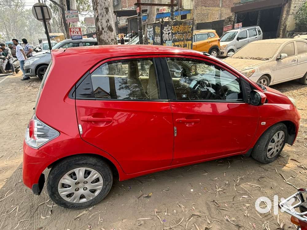 Hyundai Brios I-veet Car 2012