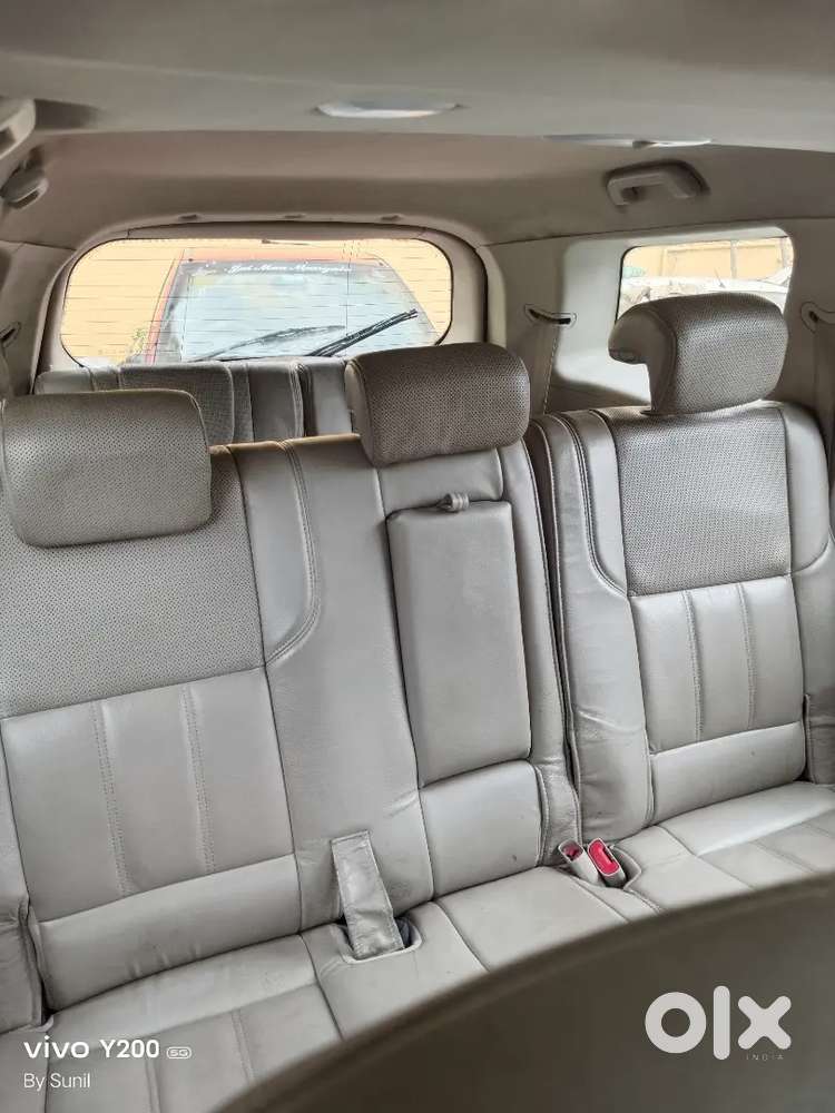 Xuv 500 W10 Sunroof Model