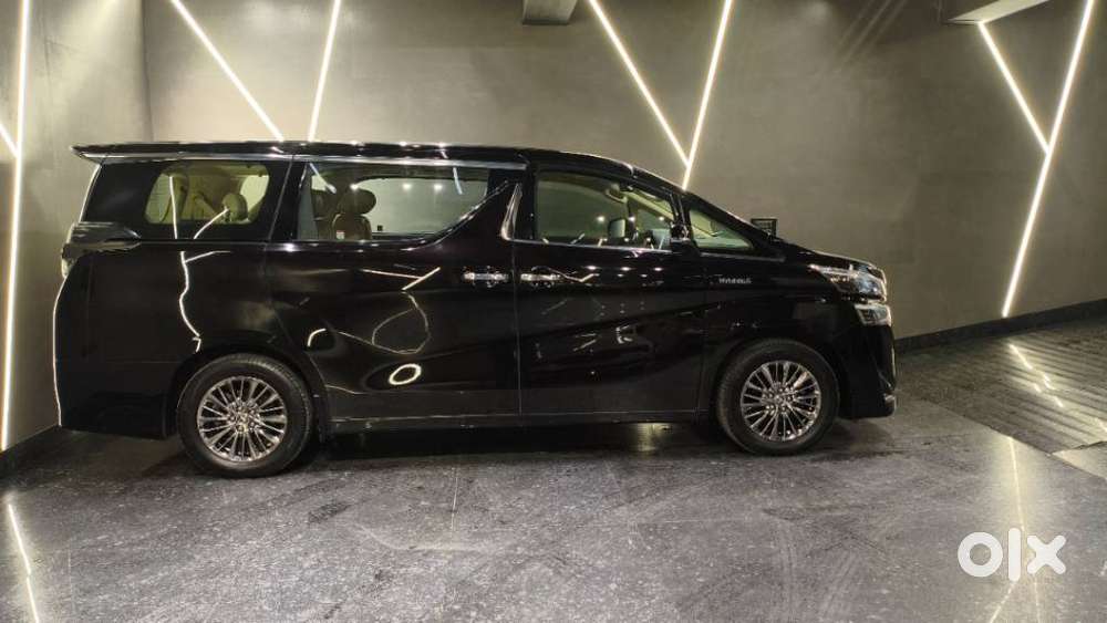 Toyota Vellfire Vip &ndash; Executive Lounge, 2022, Petrol