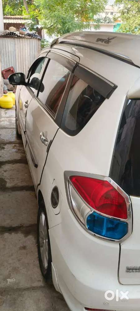 Maruti Suzuki Ertiga 2016 Diesel Manual  Top Model Button Start