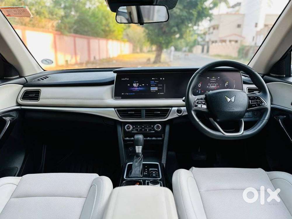 Mahindra Xuv700 2.0 Ax 7 Petrol At Luxury Pack Str, 2024, Petrol