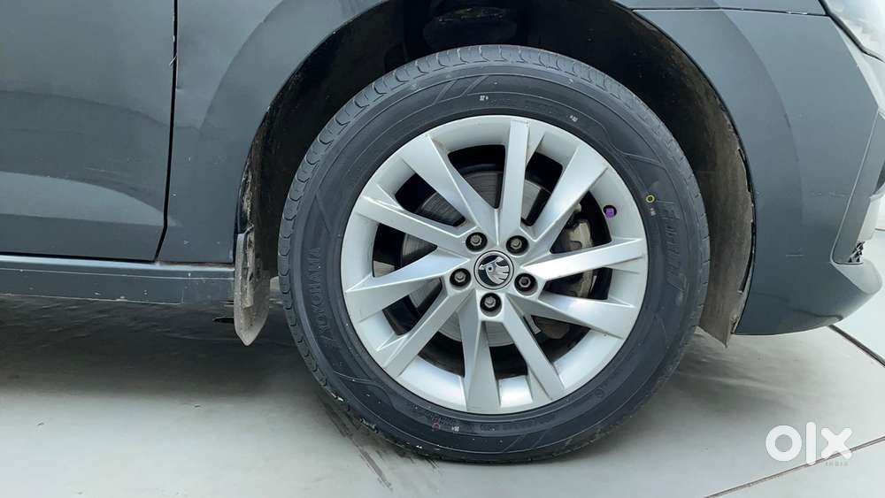 Skoda Slavia Ambition 1.0l Tsi At, 2022, Petrol