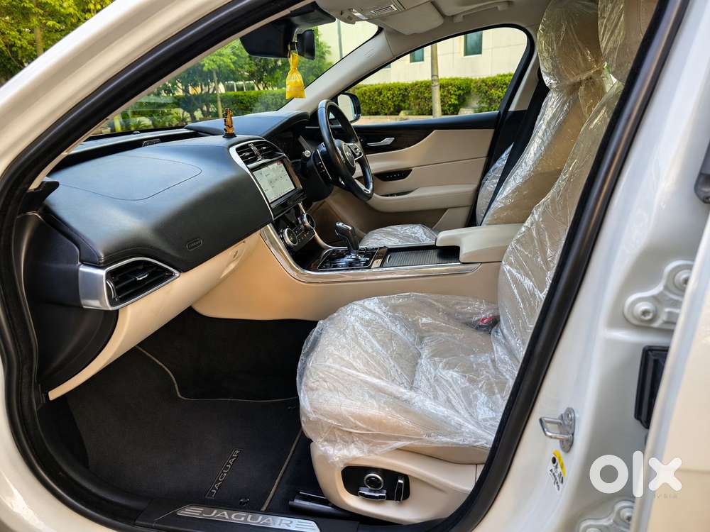 Jaguar Xe Pure, 2021, Petrol