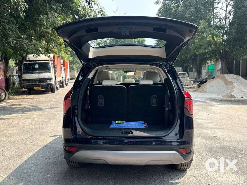 Mahindra Xuv700 2.0 Ax 7 Petrol At Str, 2024, Petrol