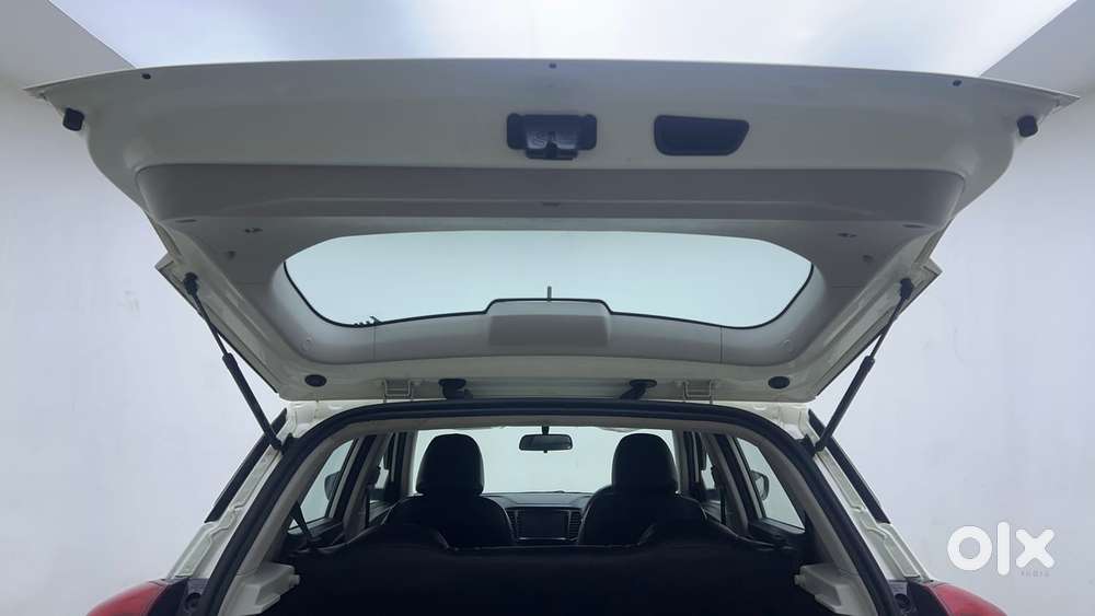 Mahindra Xuv300 1.2 W6 Amt Petrol, 2021, Petrol