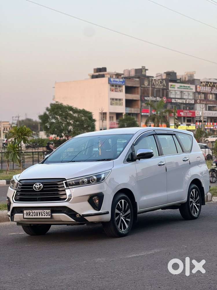Toyota Innova Crysta 2.8 Zx At 7 Seater, 2022, Petrol
