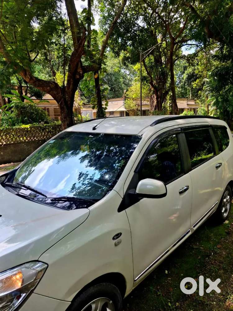 8 Seater Renault Lodgy 2015 Diesel 33000 Km Driven