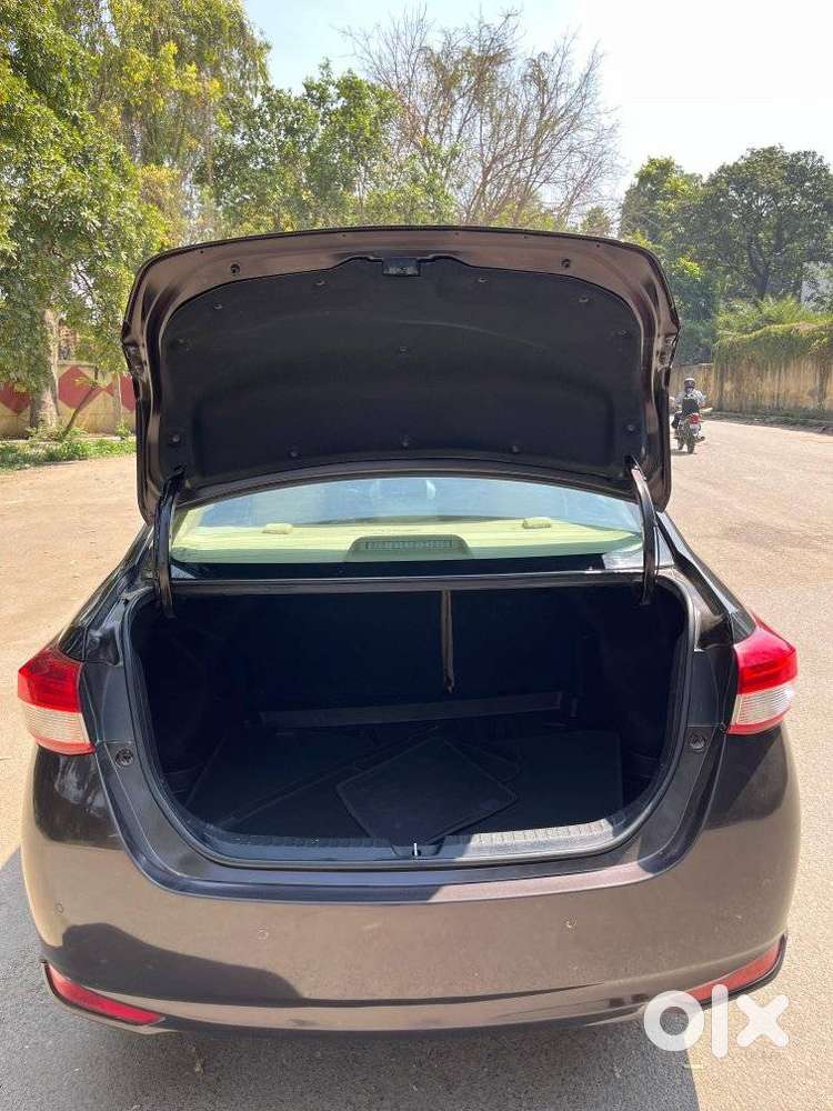 Toyota Yaris V Cvt, 2019, Petrol