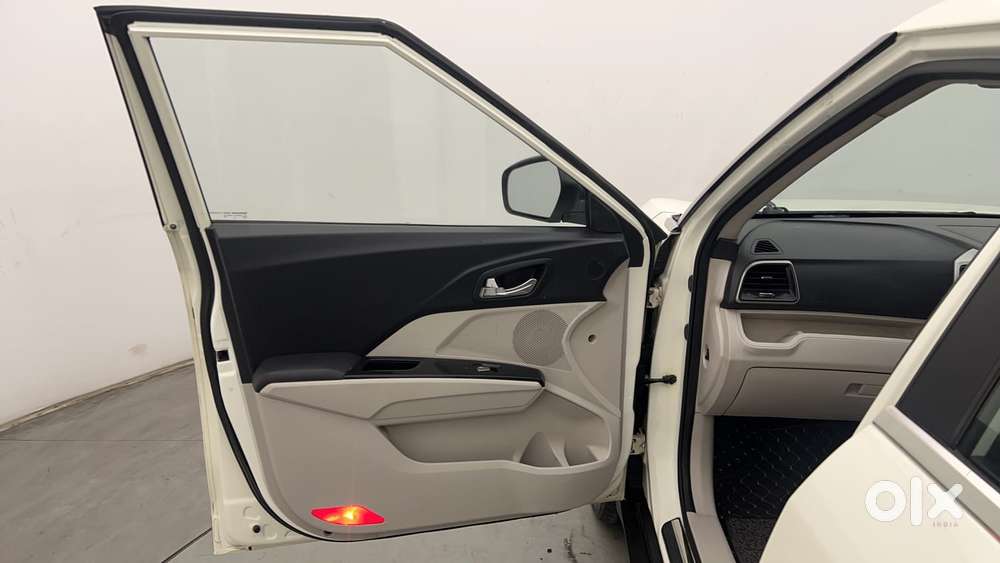 Mahindra Xuv300 W8 (o) 1.5 Diesel Amt, 2019, Diesel