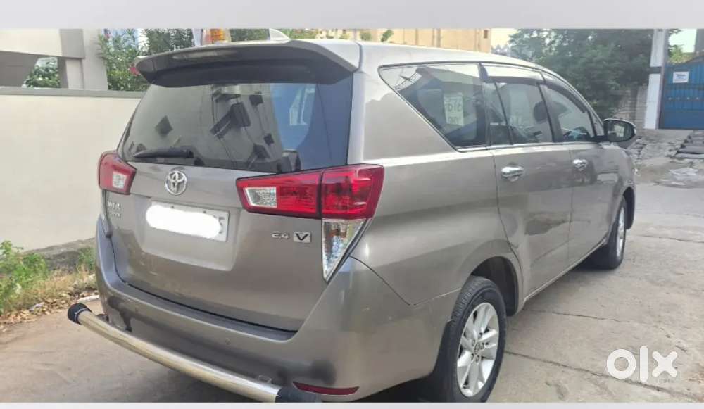 Toyota Innova Crysta 2.4 V 2017