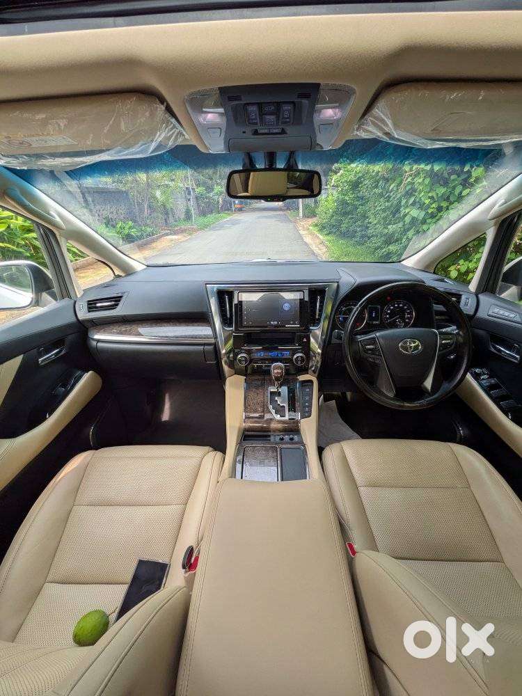 Toyota Vellfire 2.5 Executive Lounge, 2023, Petrol