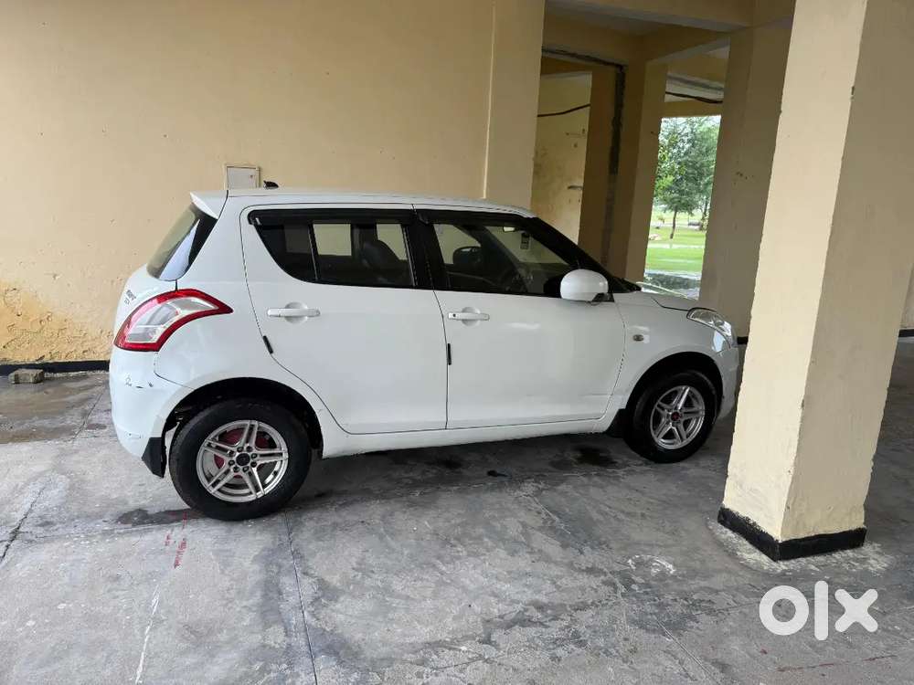 Maruti Suzuki Swift 2016 Petrol 90000 Km Driven