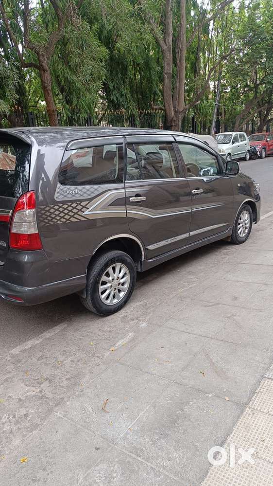Toyota Innova 2.5 G (diesel) 8 Seater Bs Iv, 2015, Diesel