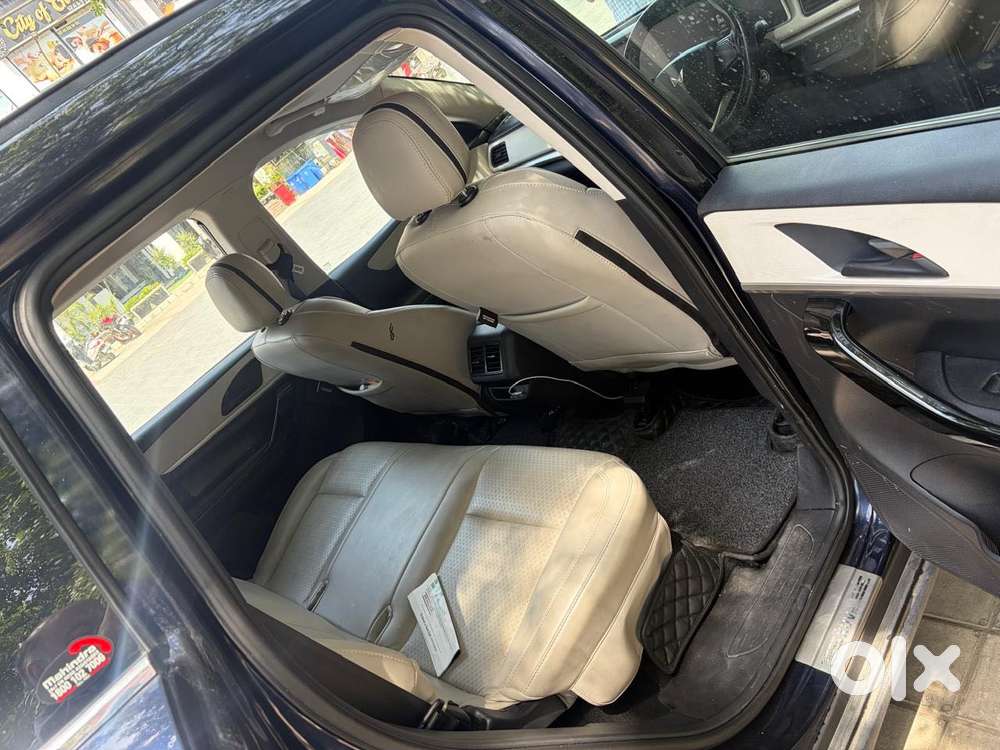 Mahindra Xuv700 2.2 Ax 5 Diesel At Str, 2022, Diesel