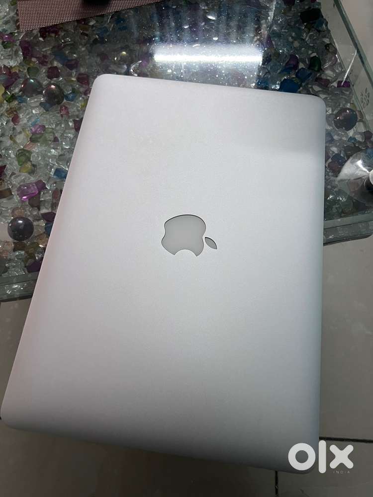 Macbook Air (13 inch-2017)