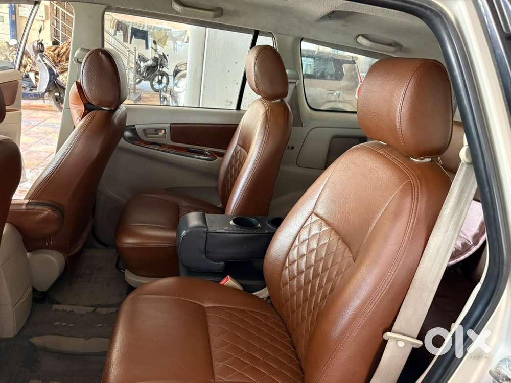 Toyota Innova 2012
