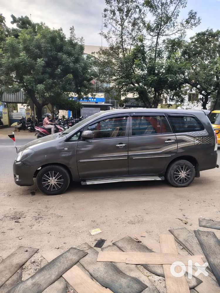 Toyota Innova 2011 Diesel 2nd Owner