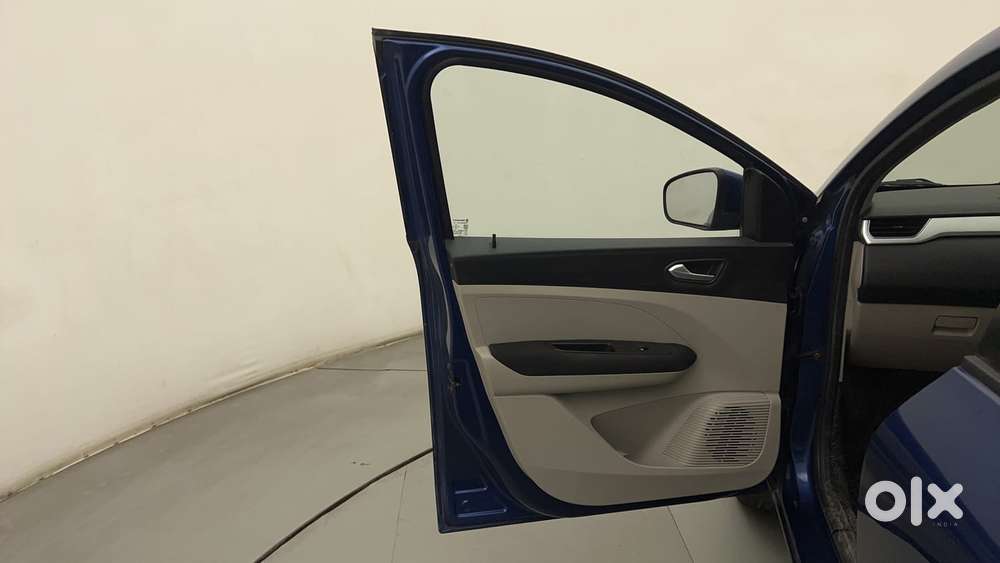 Renault Triber Rxz, 2021, Petrol