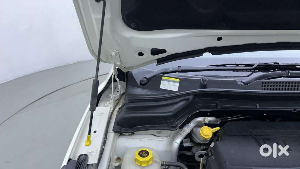 Mahindra Xuv300 1.2 W8 (o) Amt Petrol, 2023, Petrol