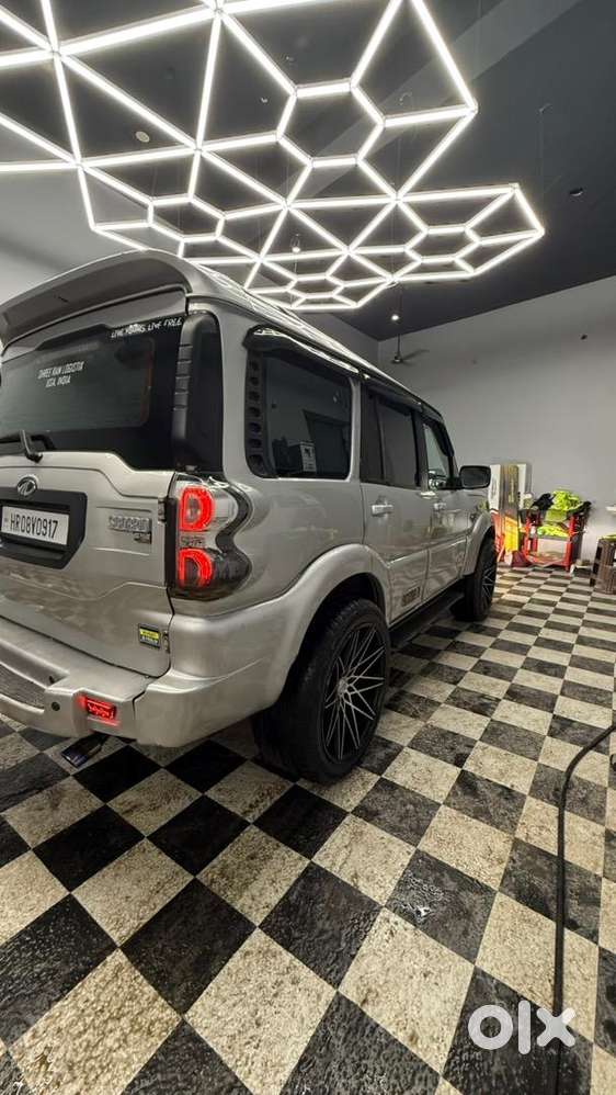 Mahindra Scorpio Classic S10 2016