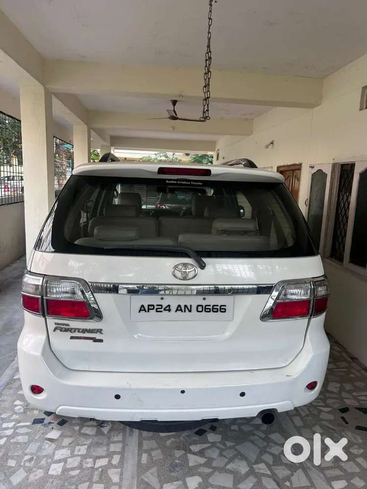 Toyota Fortuner 2011 Diesel 98000 Km Driven